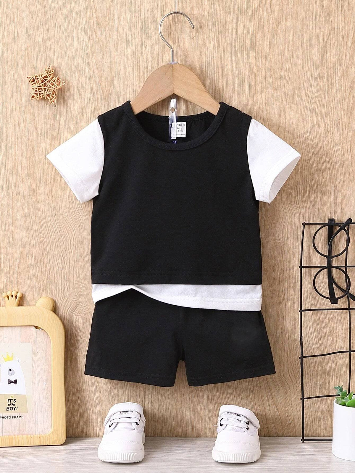 Black and white stylish t-shirt & short